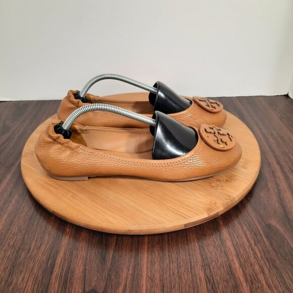 Tory Burch Reva Womens Size 8 British Tan Leather Logo Classic Ballet Flats - Picture 1 of 11